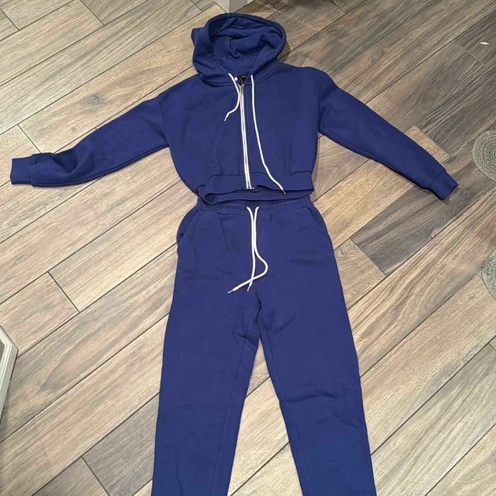 Matching set cropped zip up and joggers
